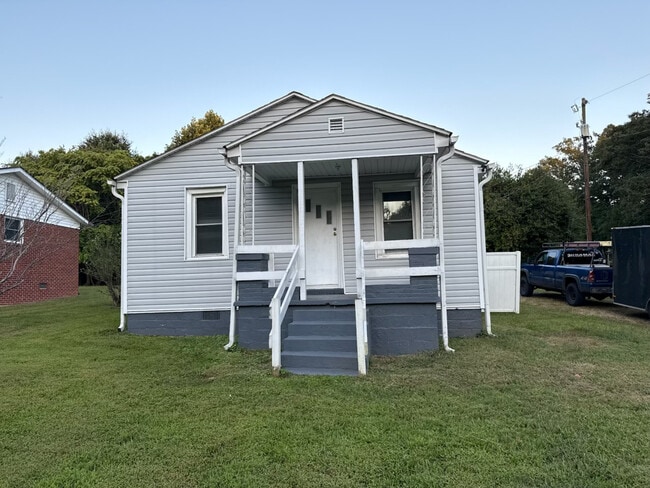 5208 Summit Ave in Greensboro, NC - Building Photo - Building Photo