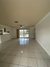 2010 NW 34th St in Oakland Park, FL - Building Photo - Building Photo