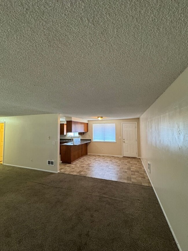 320 NE Hill St in Sheridan, OR - Building Photo - Building Photo