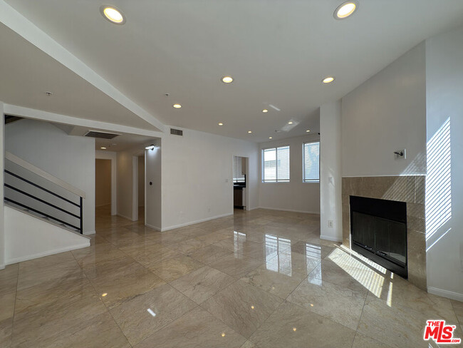 120 Crescent Dr in Beverly Hills, CA - Foto de edificio - Building Photo