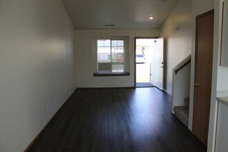 33031 NW Meersburg St in Scappoose, OR - Building Photo - Building Photo