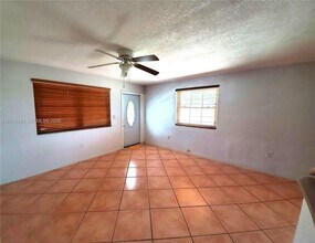 690 SW 120th Ave in Miami, FL - Building Photo - Building Photo