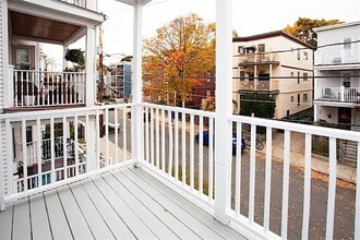 41 Belknap St, Unit 2 in Somerville, MA - Foto de edificio - Building Photo