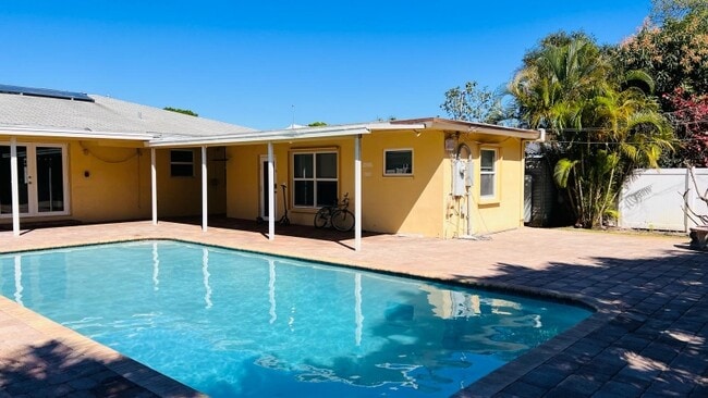 1260 SW 32nd St in Fort Lauderdale, FL - Building Photo - Building Photo