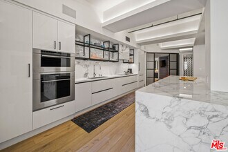 849 S Broadway in Los Angeles, CA - Building Photo - Building Photo