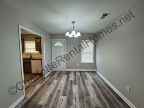 6205 Patric Alan Ct in Charlotte, NC - Building Photo - Building Photo