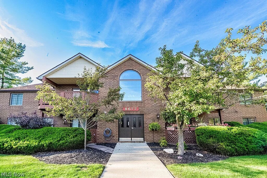 8677 Scenicview, 104 in Broadview Heights, OH - Building Photo