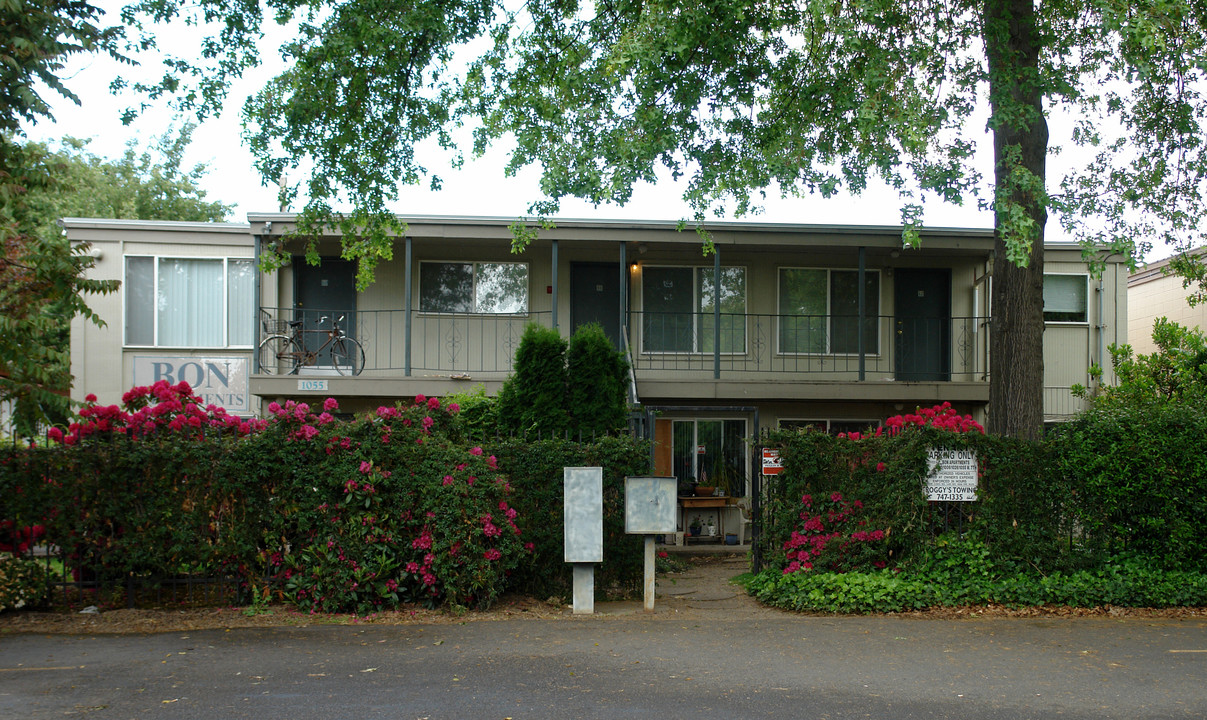 Bon Apartments in Eugene, OR - Building Photo