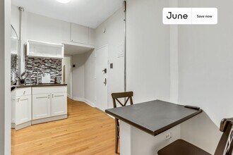 531 W 48th St in New York, NY - Building Photo - Building Photo