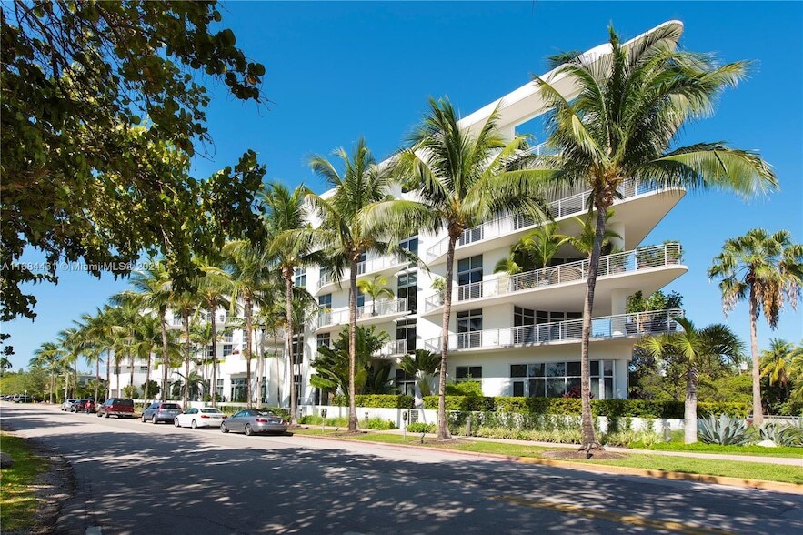 2001 Meridian Ave, Unit 416 in Miami Beach, FL - Building Photo