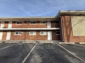 1119 E Algonquin Rd in Arlington Heights, IL - Building Photo - Building Photo