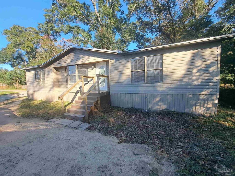 2821 Hillcrest Ave in Pensacola, FL - Building Photo