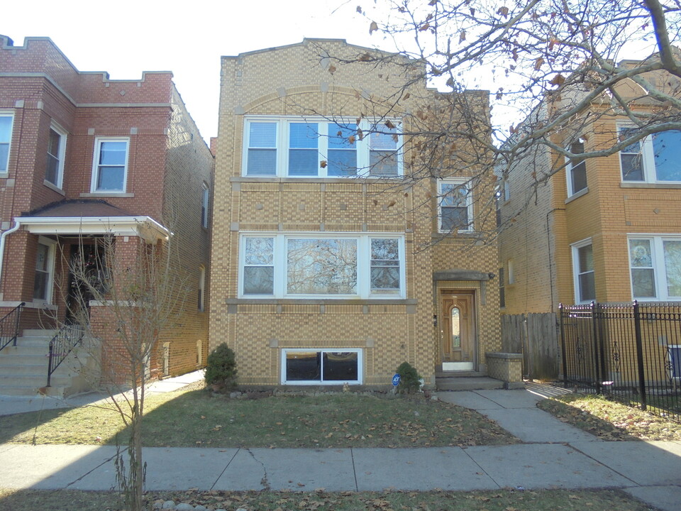 5315 W Schubert Ave-Unit -2 in Chicago, IL - Foto de edificio