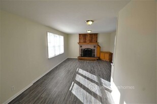 5759 W 82nd Pl in Burbank, IL - Foto de edificio - Building Photo