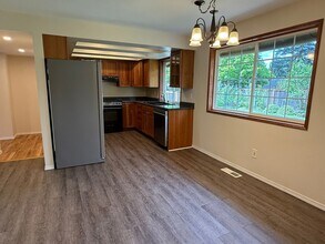 13535 119th Ave NE in Kirkland, WA - Building Photo - Building Photo