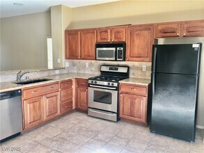 11060 Abbeyfield Rose Dr in Henderson, NV - Building Photo - Building Photo