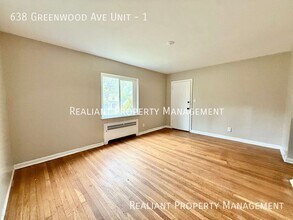 638 Greenwood Ave in Cincinnati, OH - Foto de edificio - Building Photo