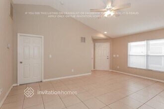 10353 Lakeside Vista Dr in Riverview, FL - Foto de edificio - Building Photo