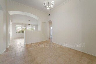 37775 Amber Ln in Murrieta, CA - Foto de edificio - Building Photo