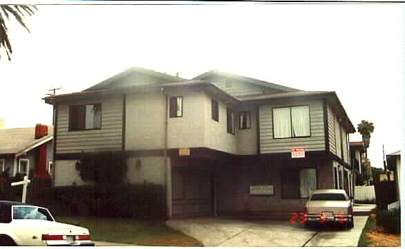 1632 Orizba Ave in Long Beach, CA - Foto de edificio - Building Photo