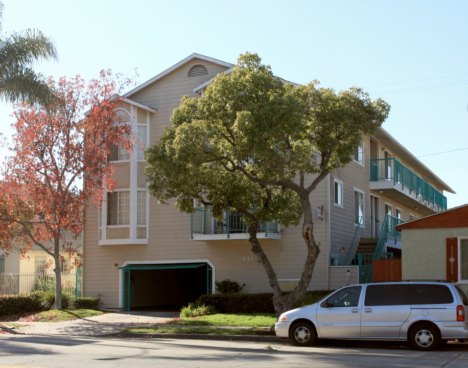 845 Redondo Ave in Long Beach, CA - Building Photo