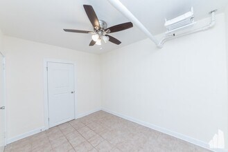 4951 N Oakley Ave in Chicago, IL - Building Photo - Building Photo