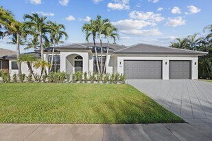 1950 S Club Dr in Wellington, FL - Building Photo