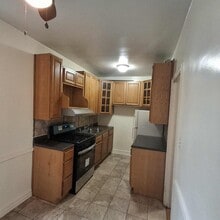 61-41 Saunders St in Queens, NY - Building Photo - Building Photo