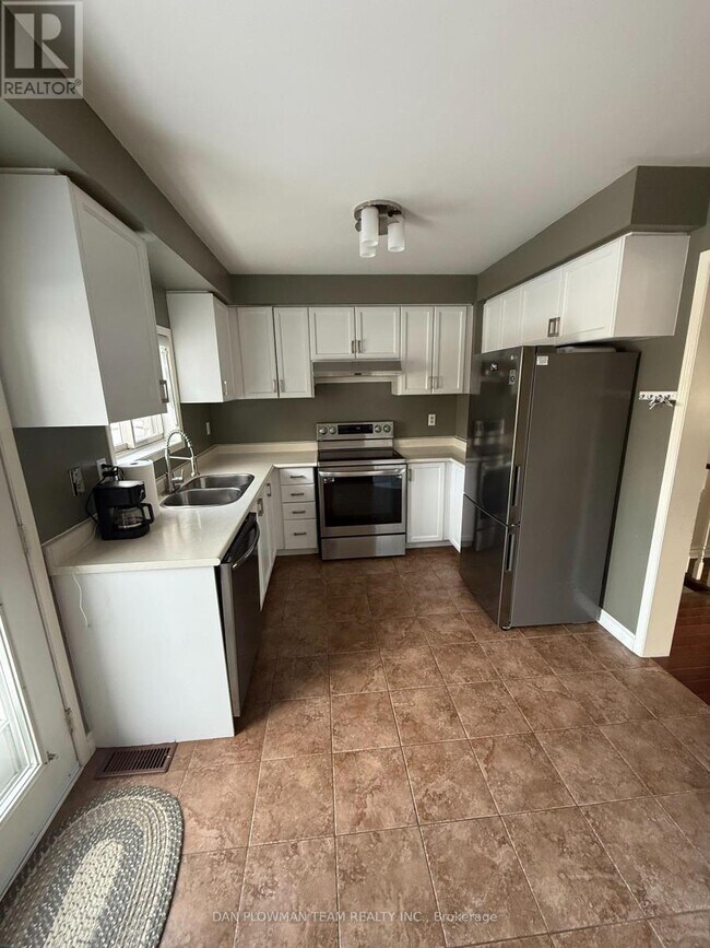 1596 Fieldgate Dr in Oshawa, ON - Building Photo - Building Photo