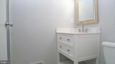 129 Briar Ct in Evesham, NJ - Foto de edificio - Building Photo