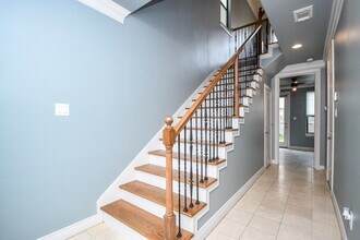 2222 Hilshire Lake Dr in Houston, TX - Building Photo - Building Photo