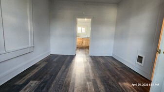 430 S Holladay Dr, Unit 5 in Seaside, OR - Building Photo