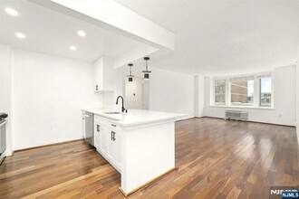 3109 City Pl in Edgewater, NJ - Building Photo - Building Photo