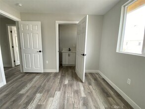 1031 N Cummings St, Unit 228 in Los Angeles, CA - Building Photo - Building Photo