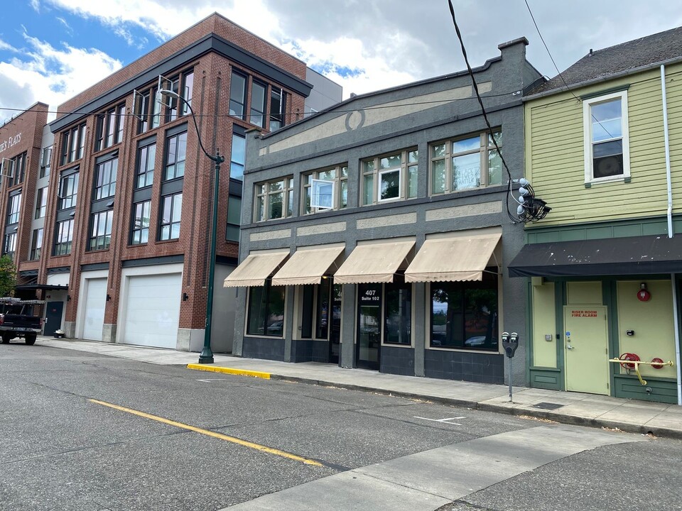 Cunningham Building in Olympia, WA - Foto de edificio