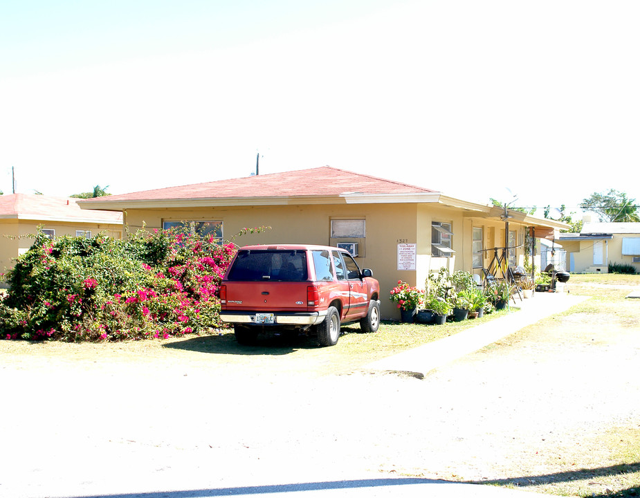 1307-1337 NE 1st Ave in Homestead, FL - Building Photo