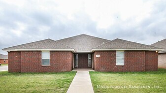 912 N Bangor Ave, Unit B in Lubbock, TX - Building Photo