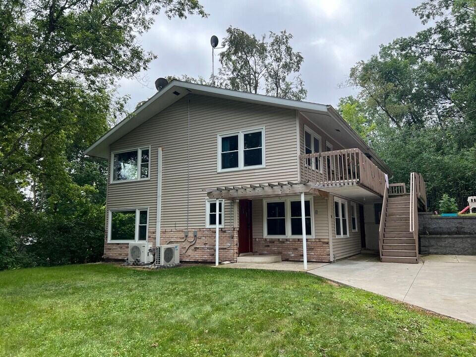 2416 5th St SW, Unit A in Rochester, MN - Building Photo