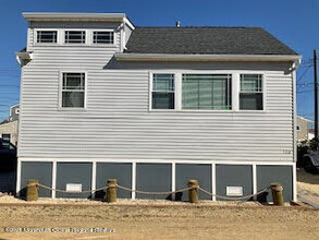 106 W Pompano Way in Lavallette, NJ - Building Photo - Building Photo