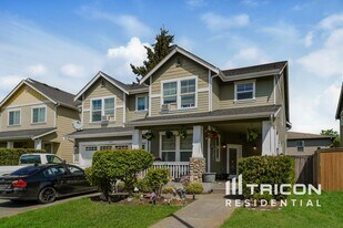 4621 204th St Ct E in Spanaway, WA - Building Photo