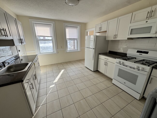 8 Barrows St, Unit 3