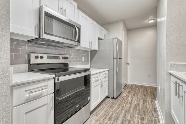 Enclave at Lake Underhill Apartments