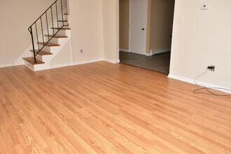 65 Corinthian Ave in Stratford, CT - Building Photo - Building Photo