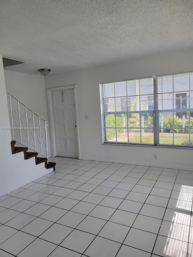 2500 NW 52nd Ave in Lauderhill, FL - Building Photo - Building Photo