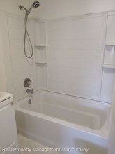 214 Blue Lakes Blvd-Unit -#1 in Twin Falls, ID - Building Photo - Building Photo