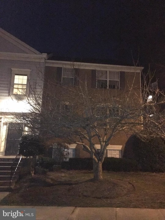 12003 Golf Ridge Ct-Unit -202 in Fairfax, VA - Building Photo