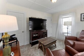 8 Peck Ave, Unit Peck unit 2 in Plymouth, MA - Building Photo - Building Photo