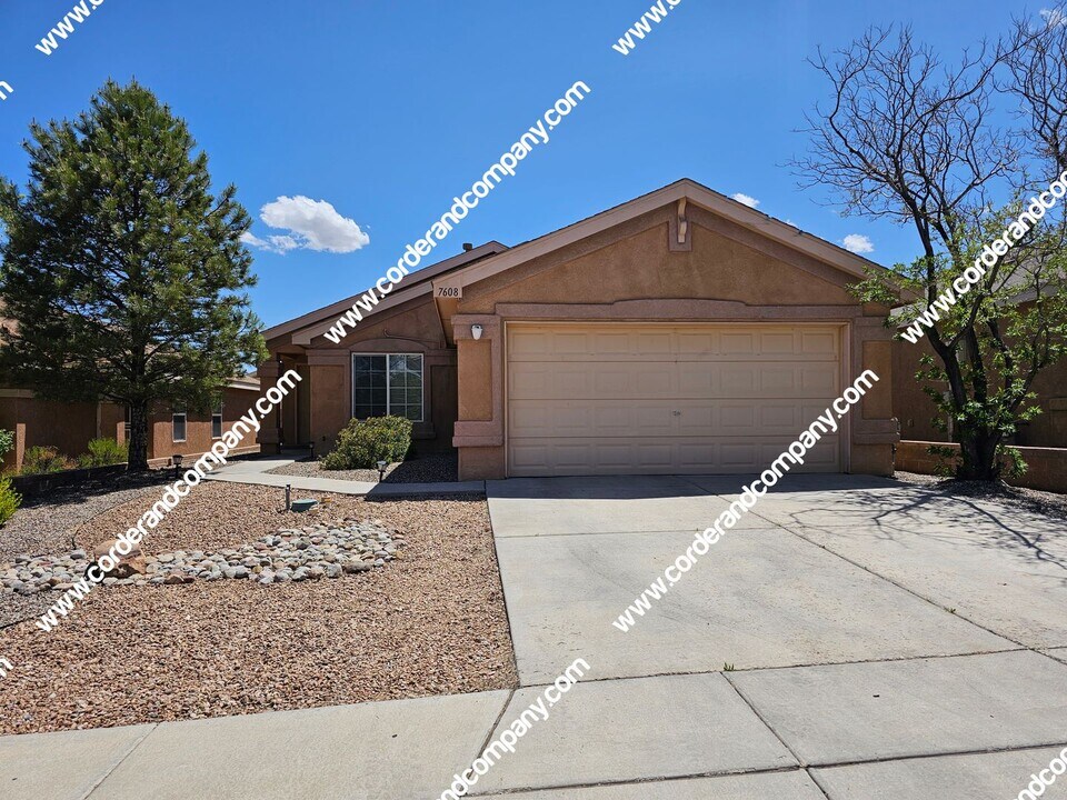 7608 Snowy Egret Ct NW in Albuquerque, NM - Building Photo