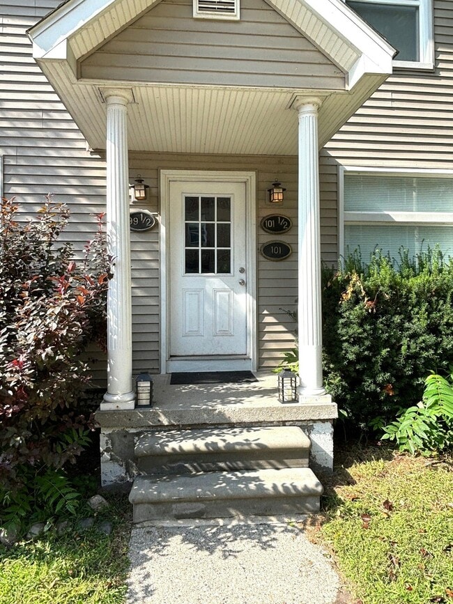 99 Clinton St in Mount Clemens, MI - Building Photo - Building Photo