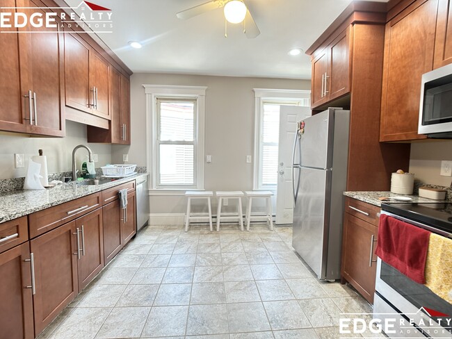 20 Fairbanks St, Unit 1 in Boston, MA - Building Photo - Building Photo